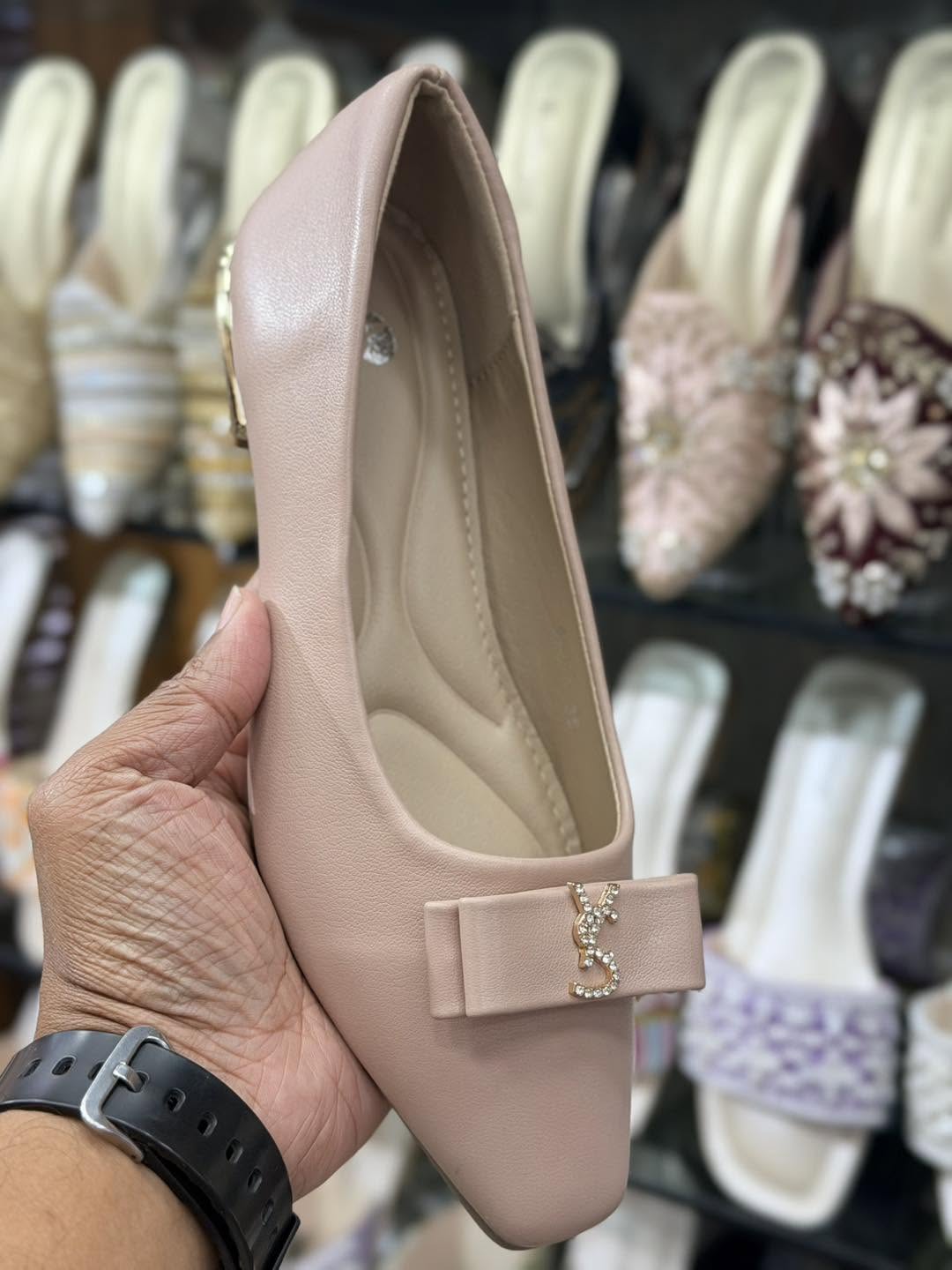 Ladies Shoe